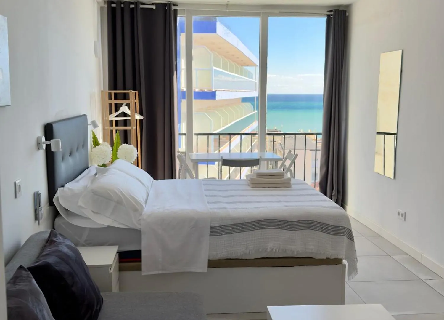 Apartamento Inviting Studio With Sea View Torremolinos